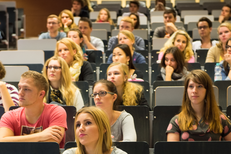 Studierende in Hörsaal